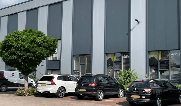 Bedrijfsruimte · 198 m² · €1445,-