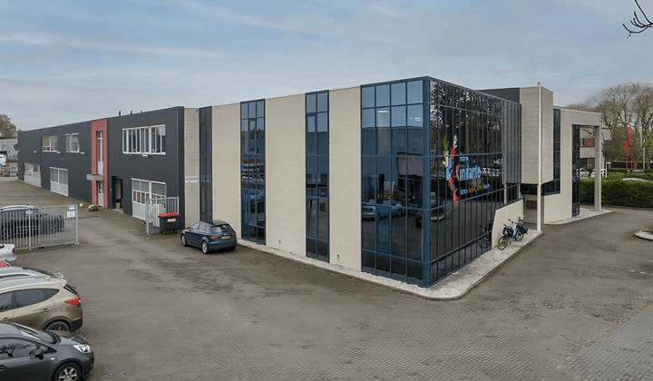 Bedrijfsruimte · 129 m² · €7750,-