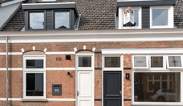 Huis · 100 m² · €2100,-