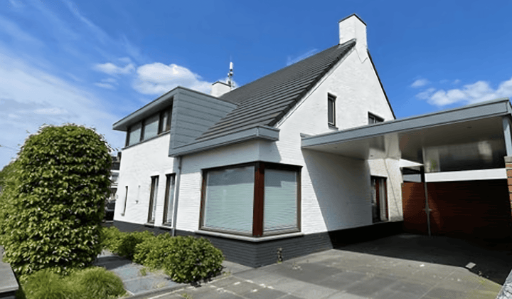 Huis · 237 m² · €2495,-