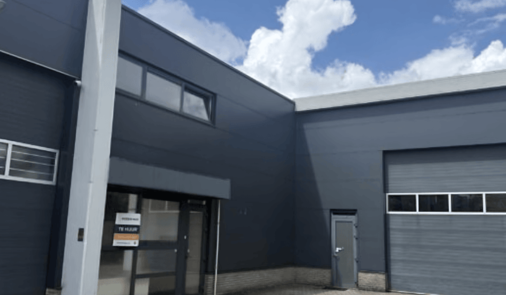 Bedrijfsruimte · 458 m² · €3500,-