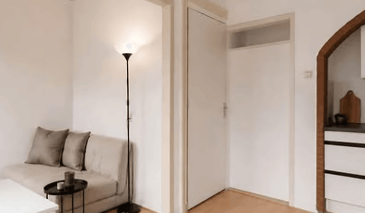 Studio · €690,-