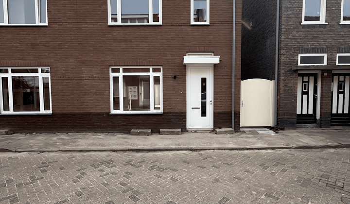 Huis · 125 m² · €2100,-
