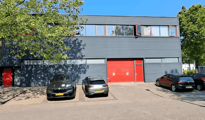 Bedrijfsruimte · 50 m² · €895,-