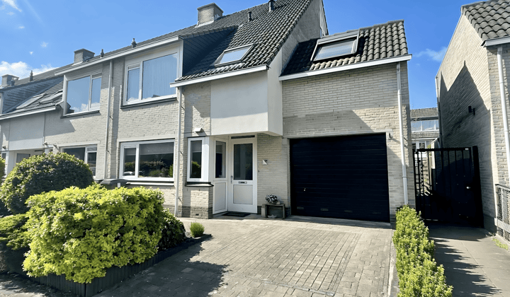 Huis · 154 m² · €3499,-