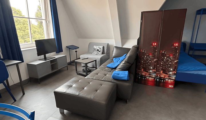 Studio · 42 m² · €1300,-