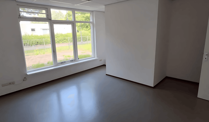 Bedrijfsruimte · 22 m² · €310,-