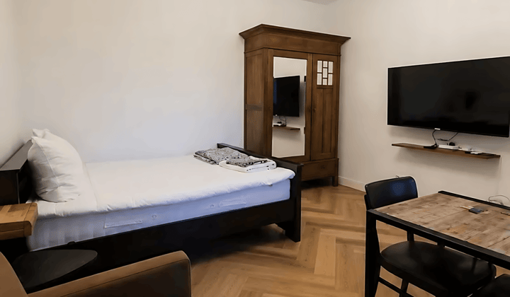Studio · 30 m² · €1495,-