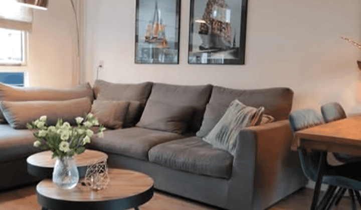 Studio · €800,-