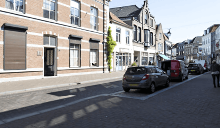 Kamer · 12 m² · €296,-