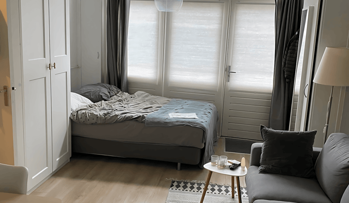 Studio · 30 m² · €975,-