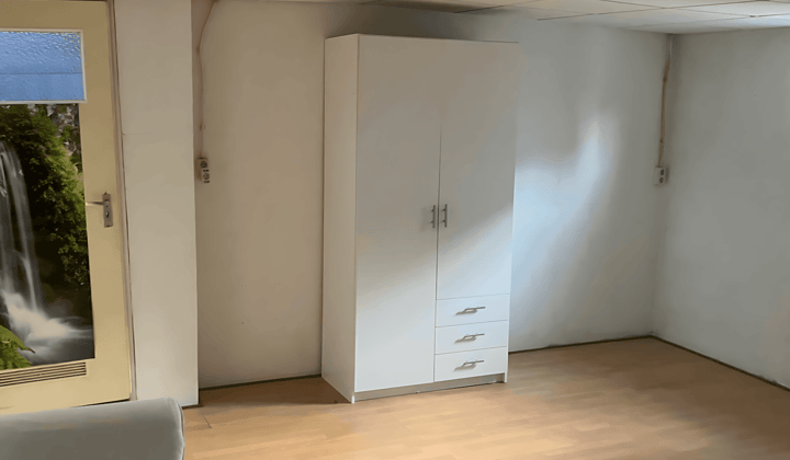 Studio · 30 m² · €650,-