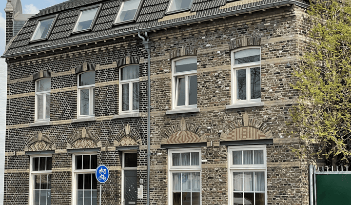 Kamer · 17 m² · €737,-