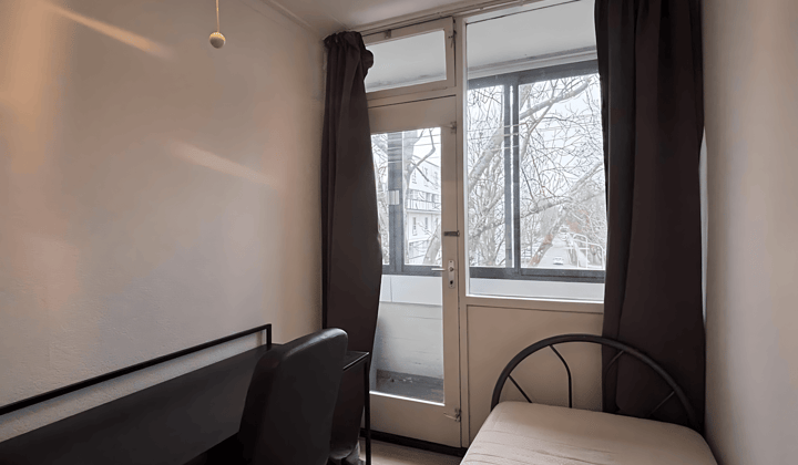 Kamer · 10 m² · €555,-