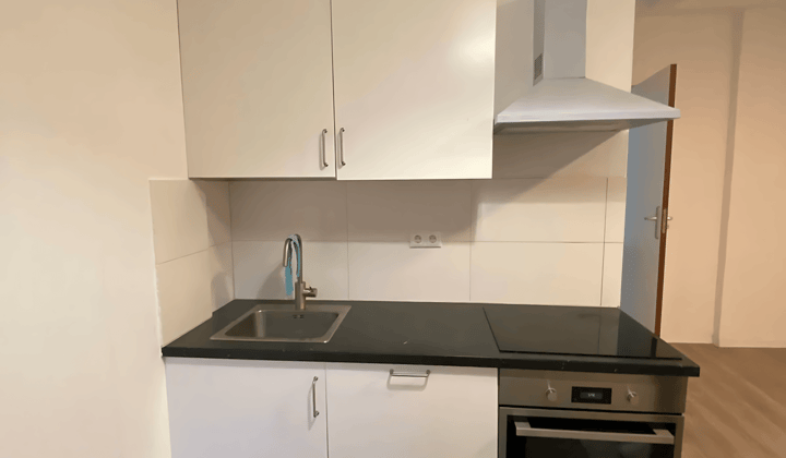 Studio · 33 m² · €875,-