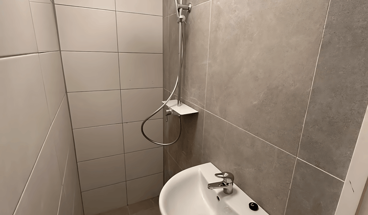 Kamer · 15 m² · €700,-