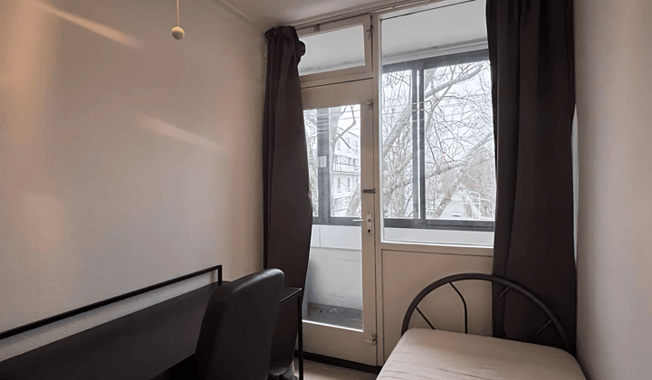 Kamer · 10 m² · €555,-