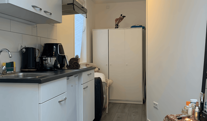 Kamer · 15 m² · €450,-