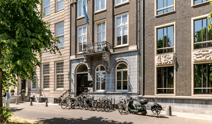 Kantoor · 358 m² · €270,-