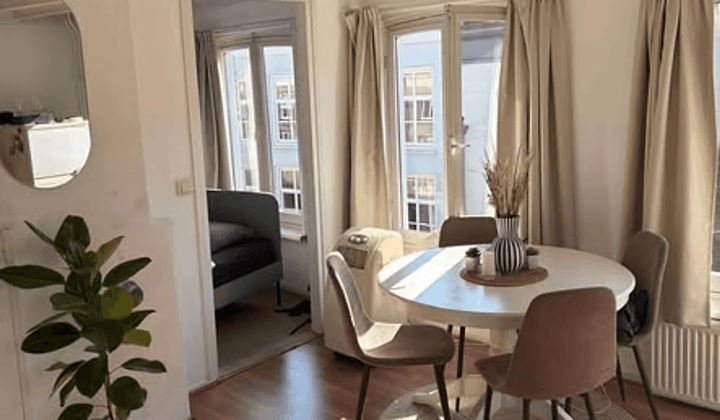 Kamer · 25 m² · €592,-