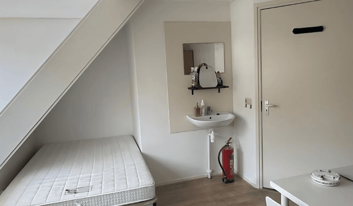 Kamer · 14 m² · €595,-