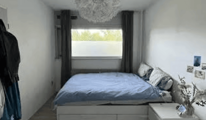 Studio · €800,-