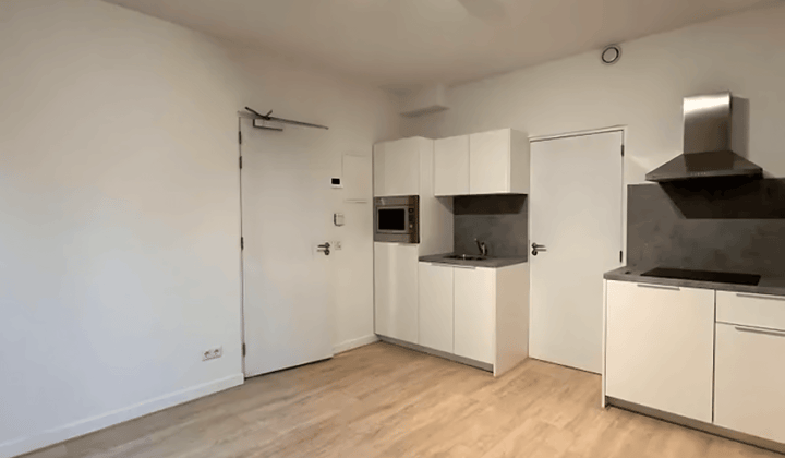 Studio · 20 m² · €925,-