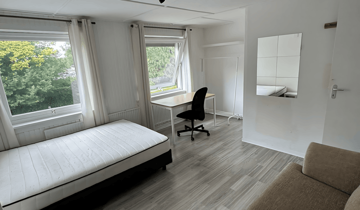 Kamer · 12 m² · €650,-