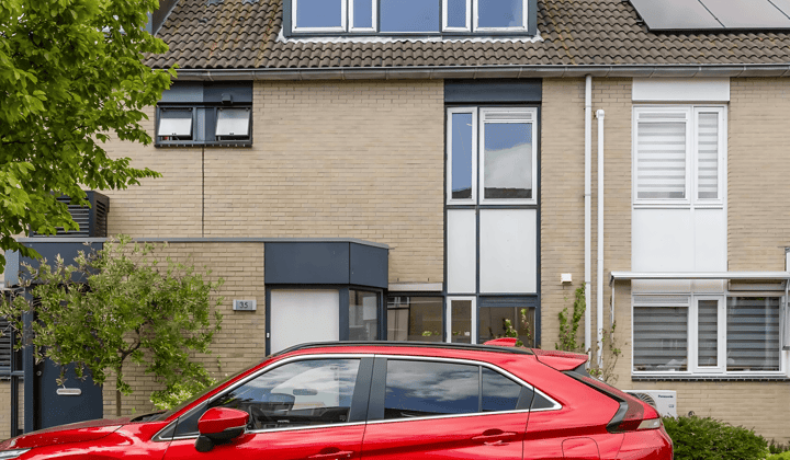 Huis · 106 m² · €2300,-