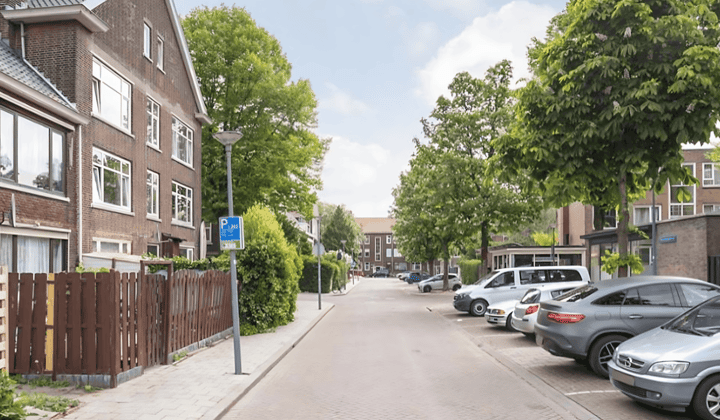 Studio · 75 m² · €1090,-