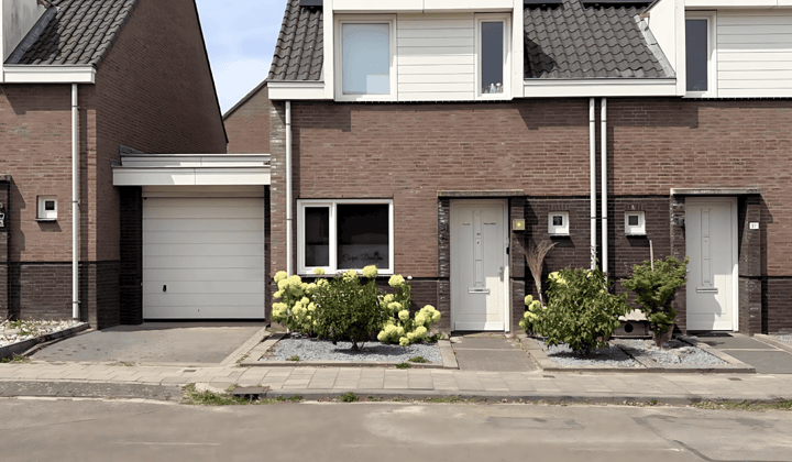 Huis · 100 m² · €1295,-