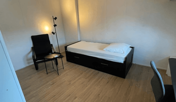 Kamer · 14 m² · €628,-