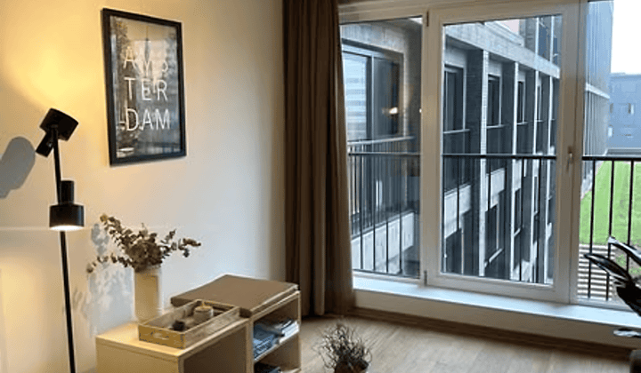 Studio · €1300,-