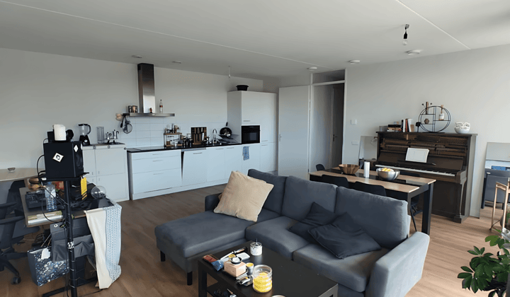 Kamer · 85 m² · €1325,-