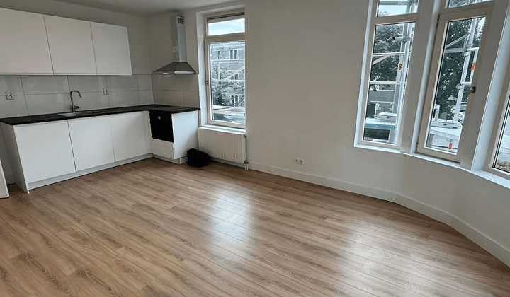 Kamer · 77 m² · €1286,-