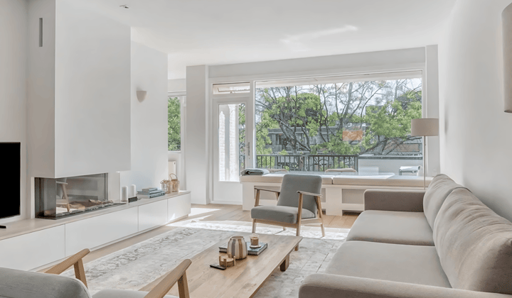 Kamer · 77 m² · €4000,-