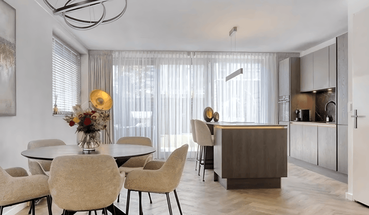 Huis · 146 m² · €3800,-
