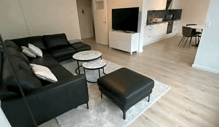 Studio · €800,-