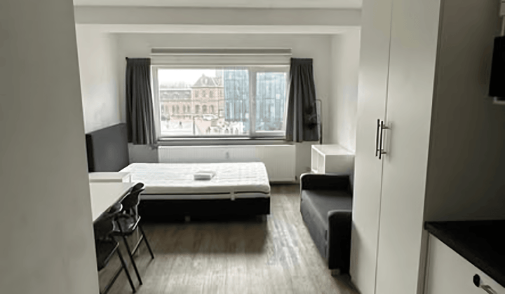 Studio · €1000,-