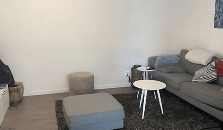 Studio · €800,-