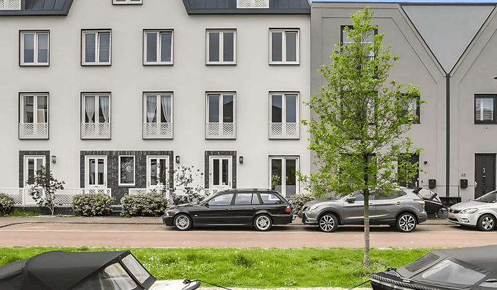 Huis · 198 m² · €3495,-