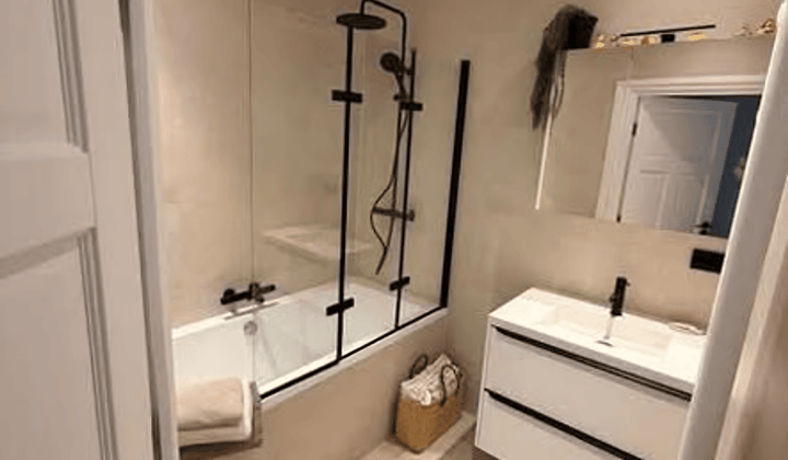 Studio · €800,-