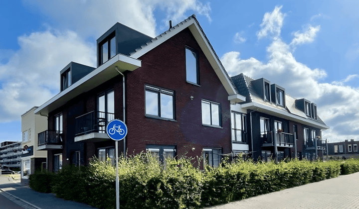 Appartement met balkon en privéparkeerplaats