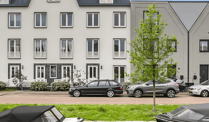 Huis · 198 m² · €3495,-