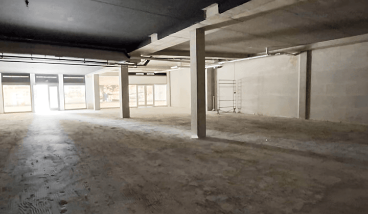 Bedrijfsruimte · 200 m² · €300,-