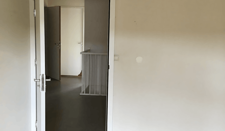 Kamer · 15 m² · €300,-