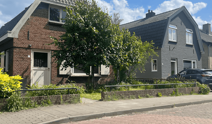 Huis · 100 m² · €1285,-