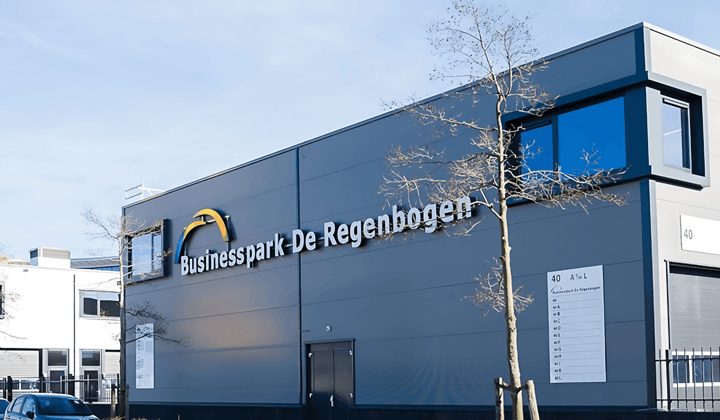 Bedrijfsruimte · 100 m² · €1750,-