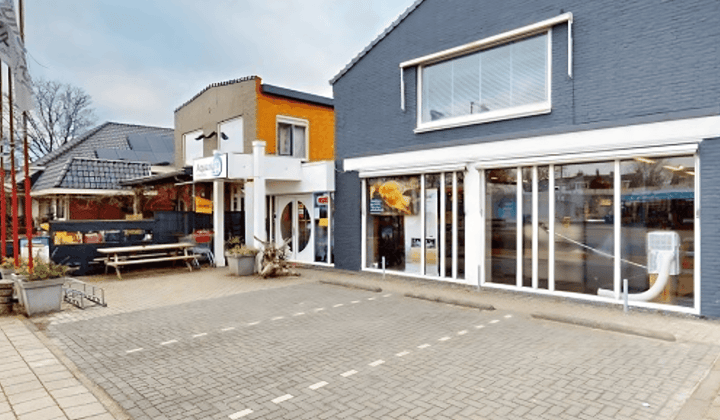Bedrijfsruimte · 470 m² · €3000,-