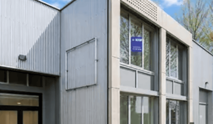 Bedrijfsruimte · 192 m² · €2100,-